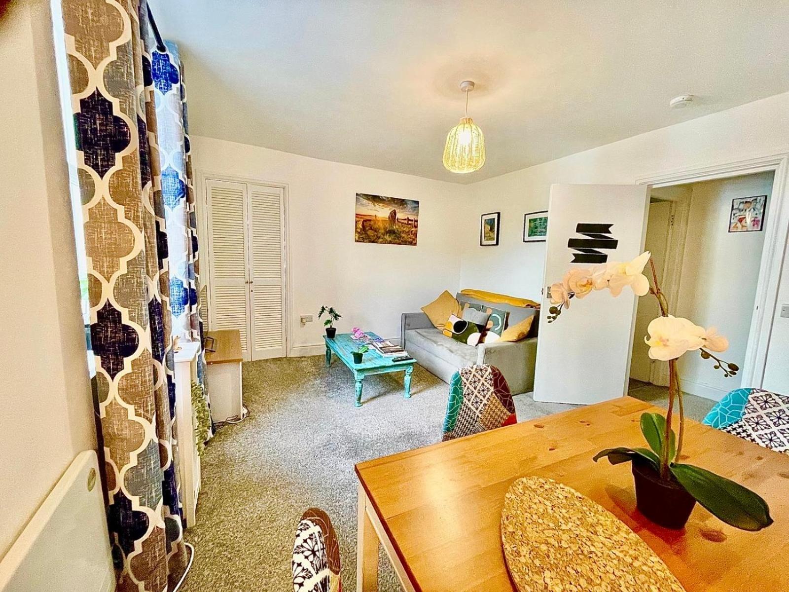 Cosy Authentic Flat In The Heart Of ガラシールズ エクステリア 写真